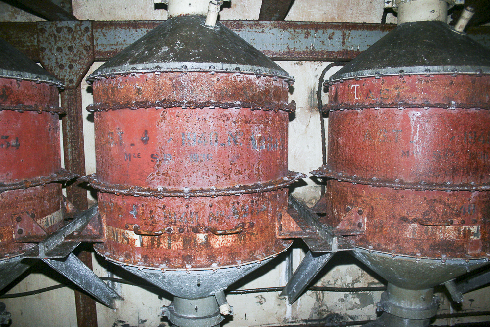 Ligne Maginot - GALGENBERG - A15 - (Ouvrage d'artillerie) - Filtres dans la salle de neutralisation de l'ouvrage