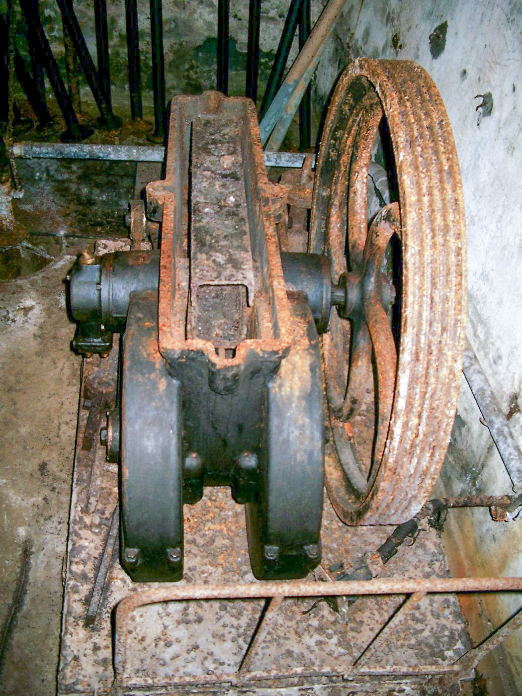 Ligne Maginot - GALGENBERG - A15 - (Ouvrage d'artillerie) - Pompe Mengin, récupérée mais pas encore réinstallée. - Jules Mathieu