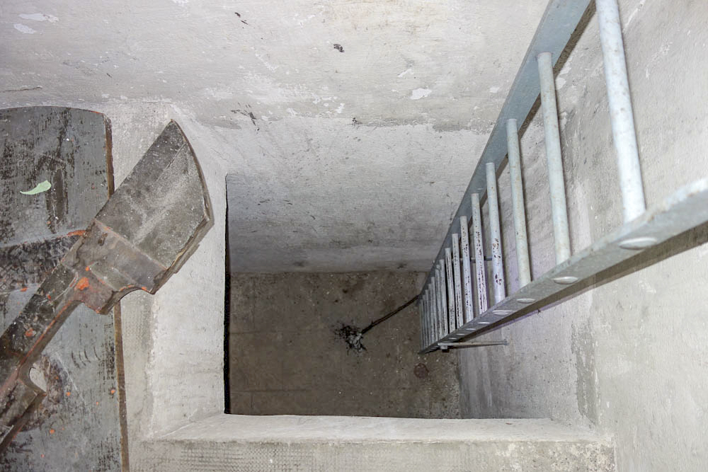 Ligne Maginot - COL DES BANQUETTES (EO7) - (Abri actif) - Bloc 1
Entrée - Accès au local radio dans la chambre de tir - Michel Teiten