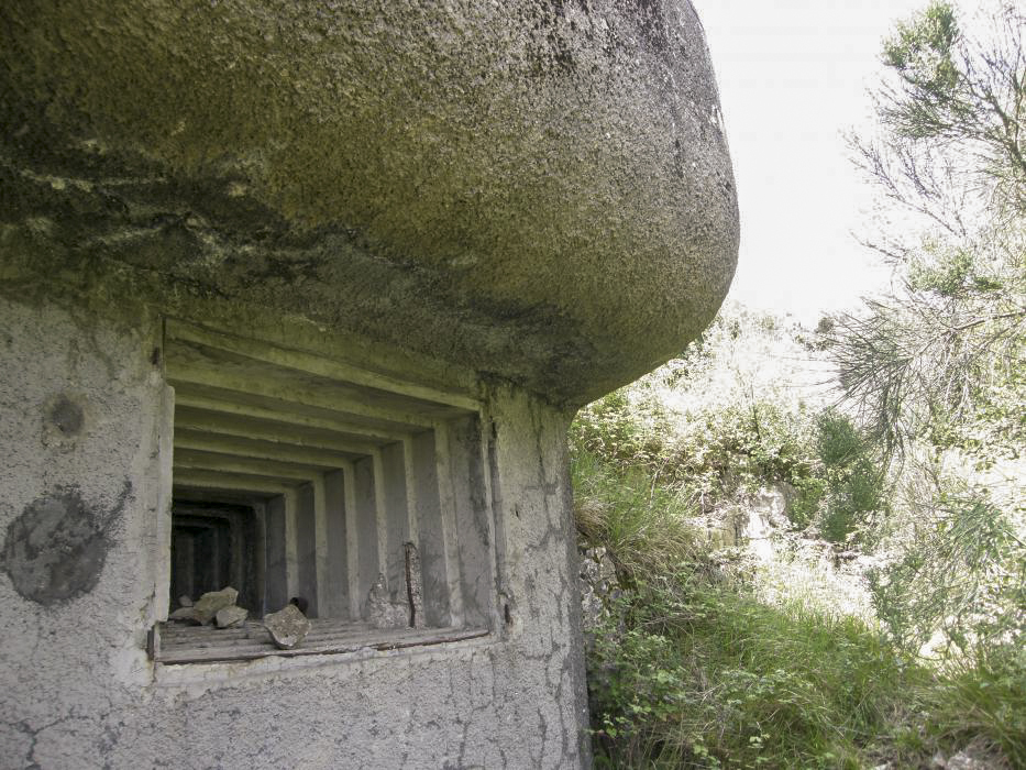 Ligne Maginot - COL DES BANQUETTES (EO7) - (Abri actif) - Bloc 3
Le créneau flanquant Garuche, col du Verroux et Siricoca - LOVINY Alain
