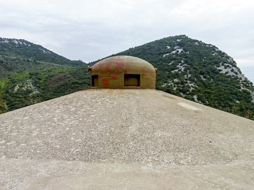 Ligne Maginot - COL DES BANQUETTES (EO7) - (Abri actif) - Bloc 3
La cloche GFM - HENZEL Elian