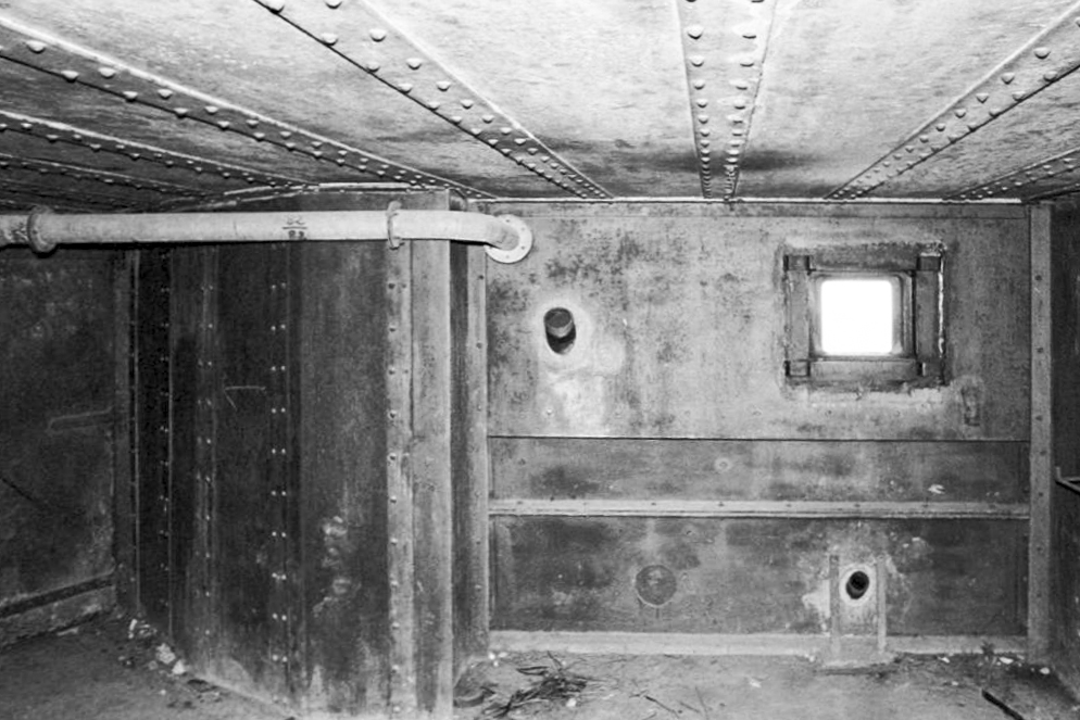 Ligne Maginot - COL DES BANQUETTES (EO7) - (Abri actif) - Le bloc 3
Chambre de tir - LOVINY Alain