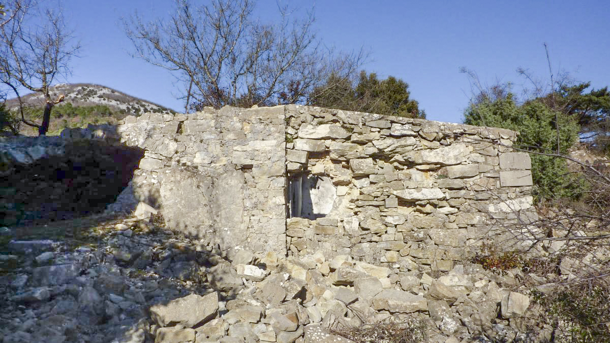 Ligne Maginot - COL DES BANQUETTES (EO7) - (Abri actif) - Local annexe
