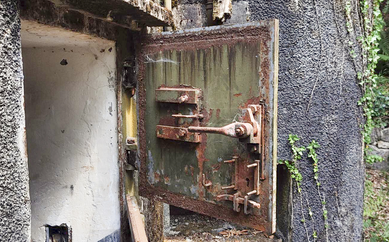 Ligne Maginot - HOCHWALD C3 - (Casemate d'infanterie - Double) - La porte blindée a deux battants  - J.l