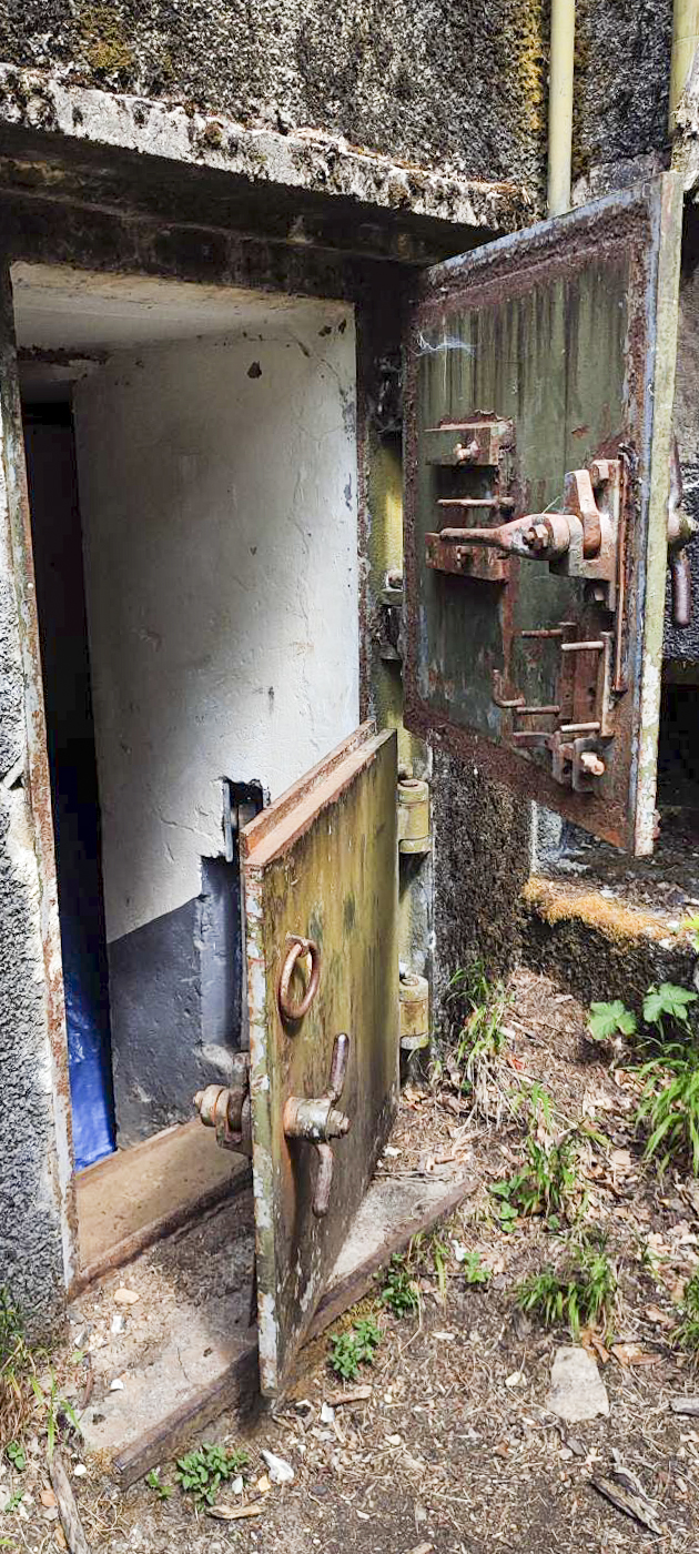 Ligne Maginot - HOCHWALD C3 - (Casemate d'infanterie - Double) - La porte blindée a deux battants  - J.l