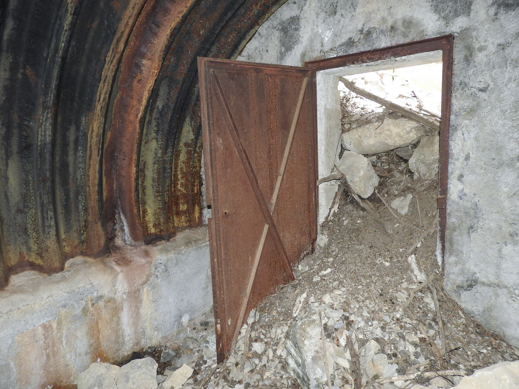 Ligne Maginot - BOIS DE SUFFIN HAUT - (Poste de Secours) - Une des portes métalliques de l'abri. - STENGER Mathieu