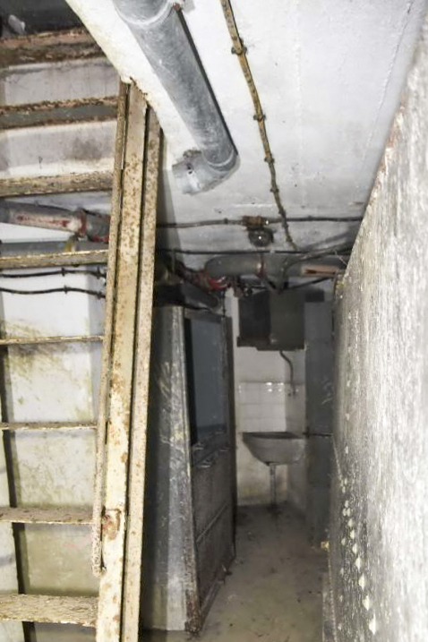 Ligne Maginot - OBERHEIDE - A14 - (Ouvrage d'infanterie) - Casemate nord, escalier vers la cloche basse.