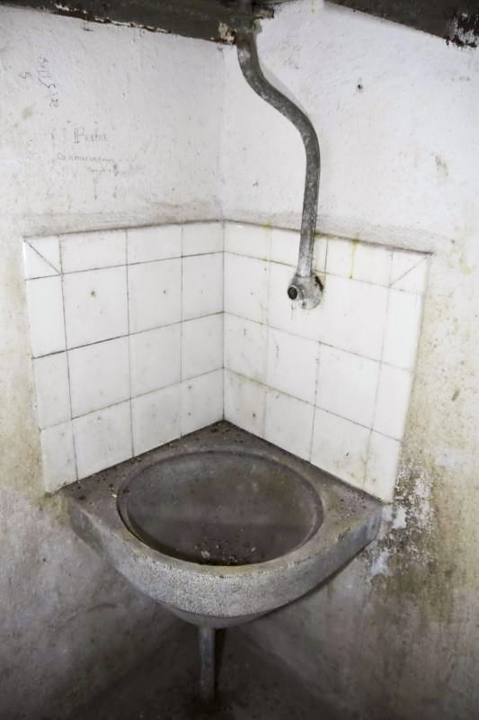 Ligne Maginot - OBERHEIDE - A14 - (Ouvrage d'infanterie) - Chambre des hommes, près de la cloche GFM nord basse -Lavabos se trouvant dans le couloir