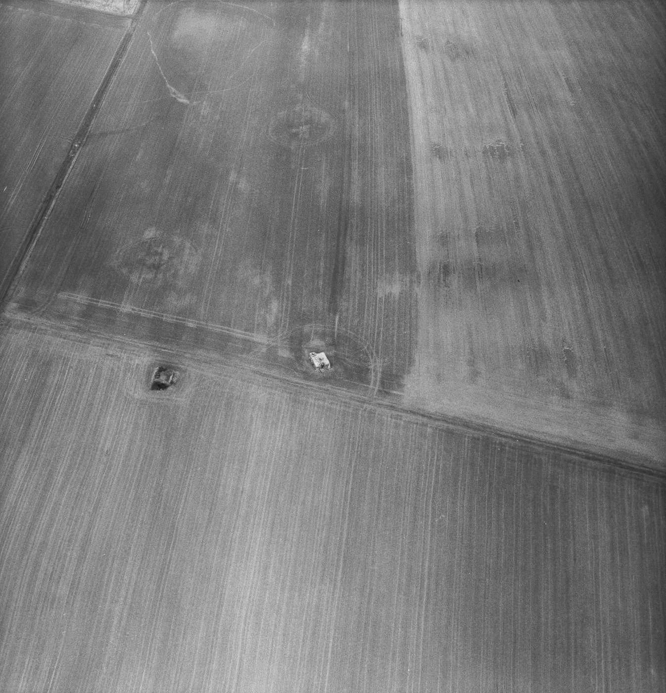 Ligne Maginot - DB123 - CROIX D'AUDUN NORD - (Blockhaus pour canon) - Les blockhaus Db 123 et DB 130
Photo prise en 1997 - Inconnu