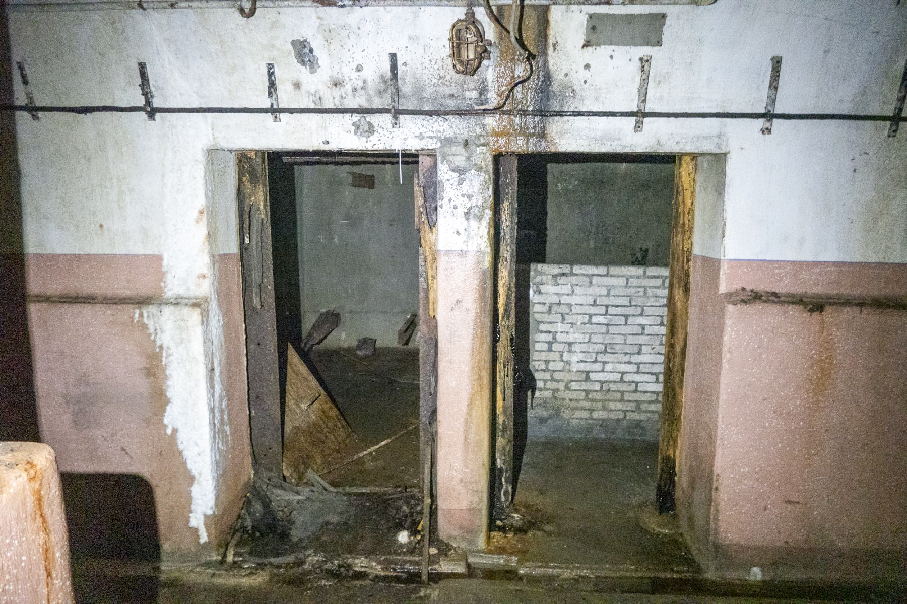 Ligne Maginot - ROTHERBERG - X30 (QUARTIER FREISTROFF - II/162°RIF) - (Abri) - Local de stockage de l'essence (à gauche) et de charbon (à droite) - Michel Teiten