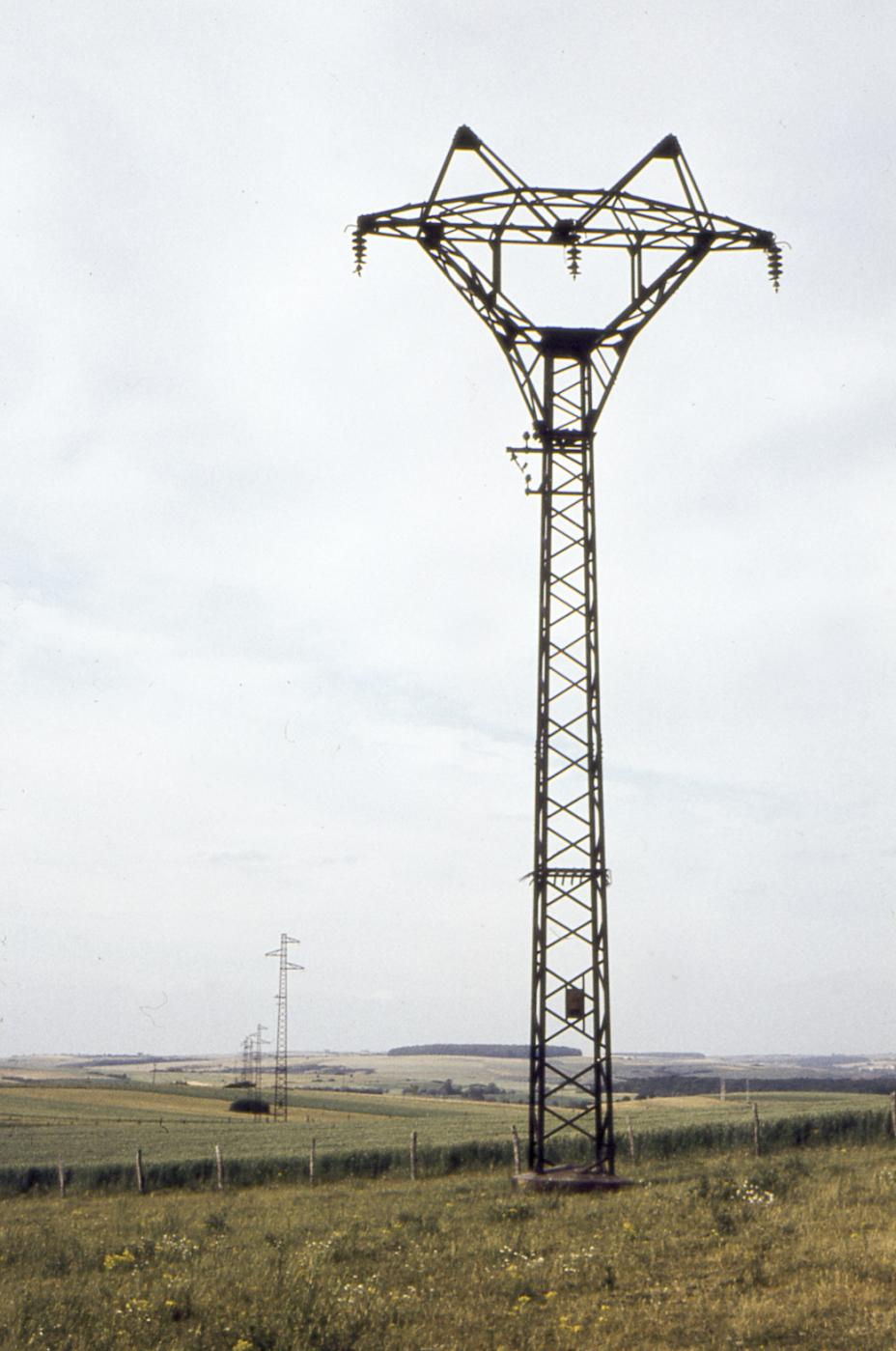 Ligne Maginot - ELEC - RéSEAU ALIMENTATION ELECTRIQUE - INTERCONNEXIONS 65 KV - (RESEAU - Electricité) - Ligne de transport haute tension 65 KV CENE posée par TRINDEL pour l'alimentation des ouvrages par l'arrière  - MANSUY Michel