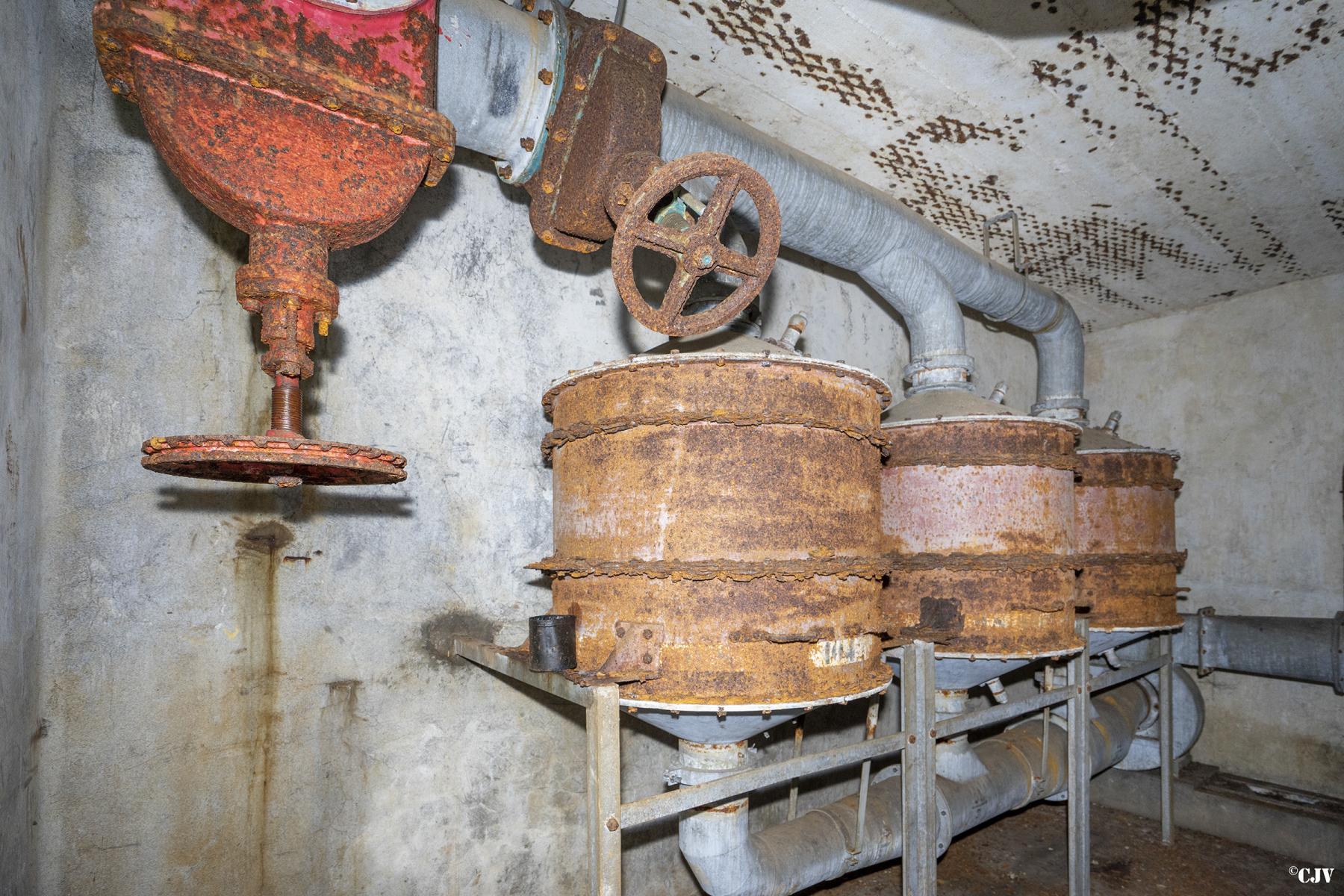 Ligne Maginot - BOIS DE FERANGE - X27 - (Abri) - Entrée Est
Salle des filtres - Lia VERMEULEN