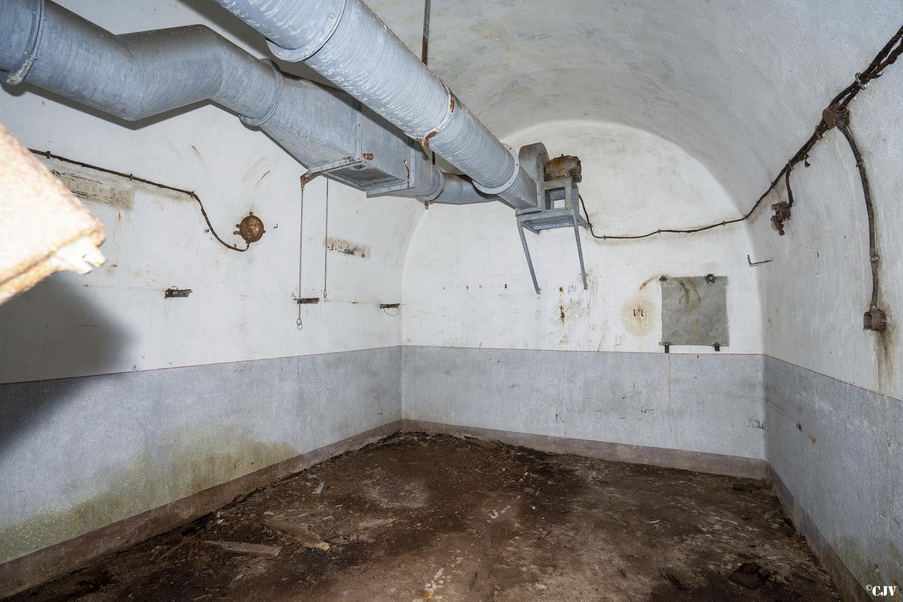 Ligne Maginot - BOIS DE FERANGE - X27 - (Abri) - Ventilation - Lia VERMEULEN