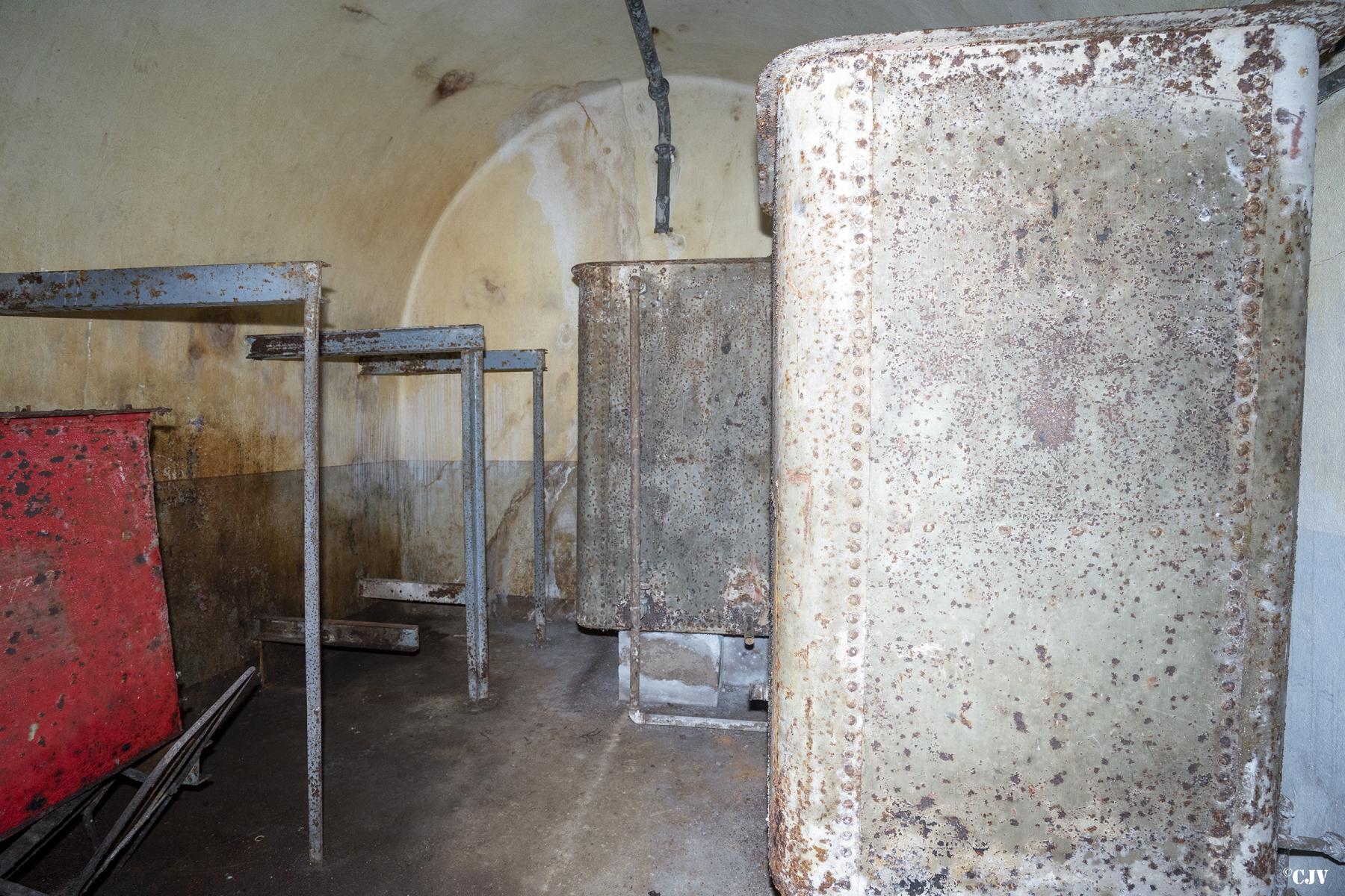 Ligne Maginot - BOIS DE FERANGE - X27 - (Abri) - Cuves - Lia VERMEULEN