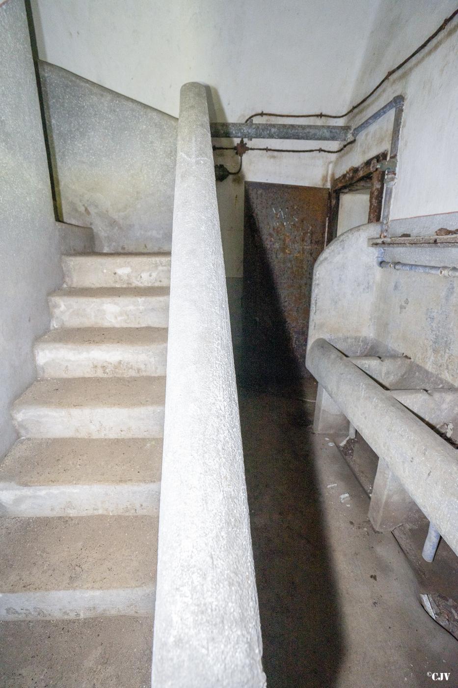 Ligne Maginot - BOIS DE FERANGE - X27 - (Abri) - Accès aux toilettes - Lia VERMEULEN