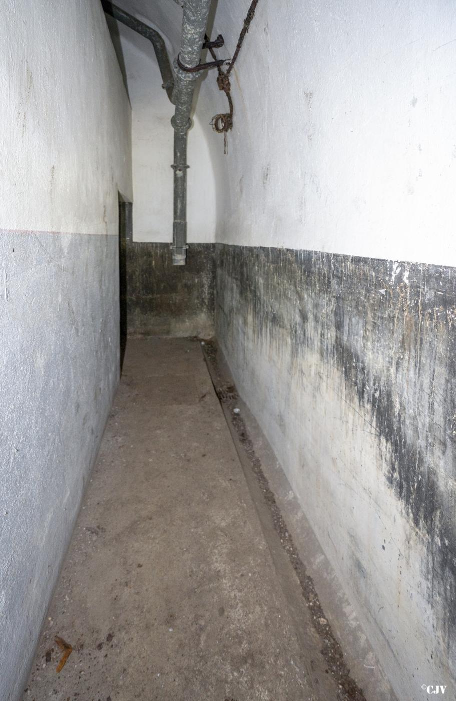 Ligne Maginot - BOIS DE FERANGE - X27 - (Abri) - L'urinoir - Lia VERMEULEN