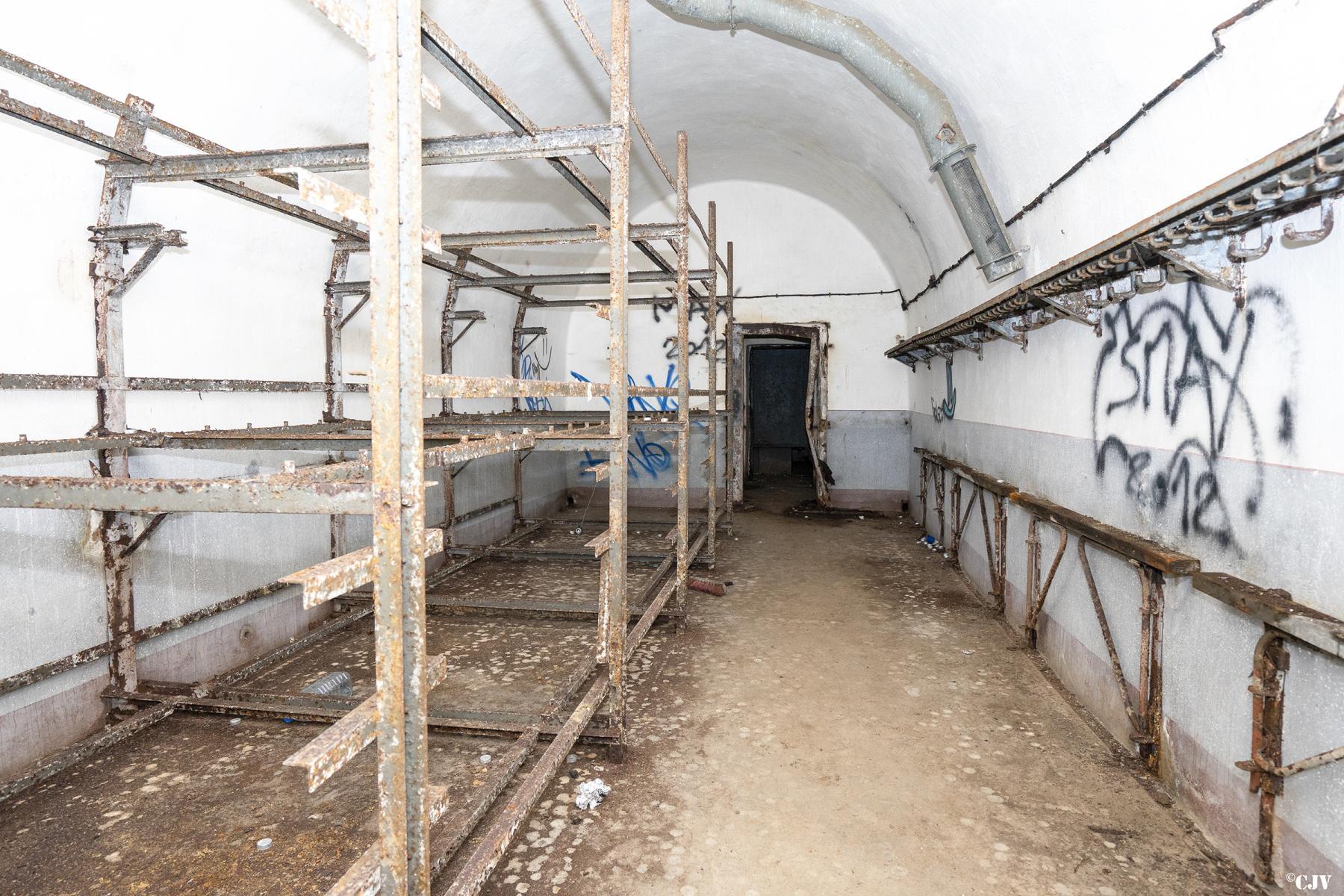 Ligne Maginot - BOIS DE FERANGE - X27 - (Abri) - Chambre - Lia VERMEULEN