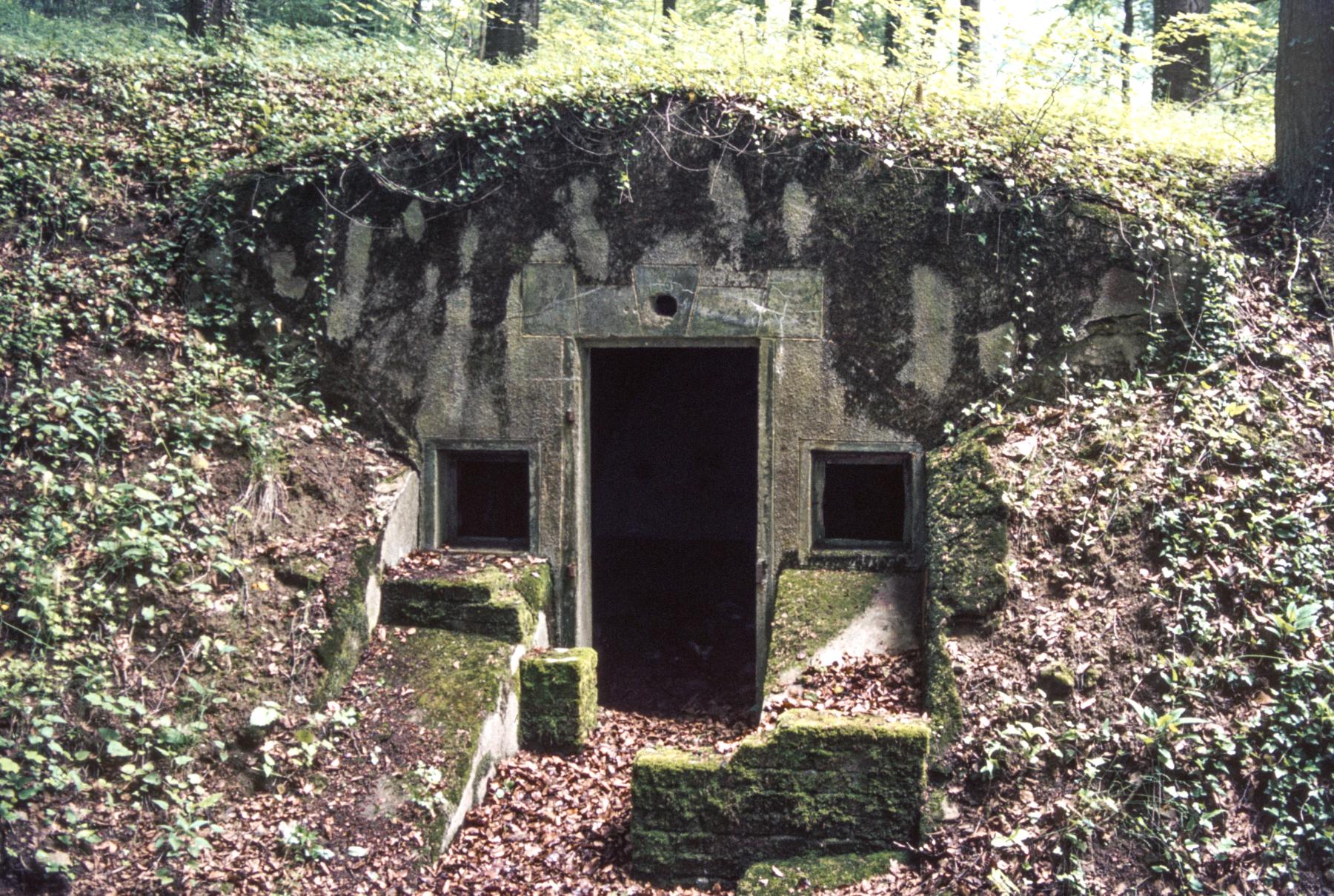 Ligne Maginot - BOIS DE LA COTE (169° RIF) - (PC de Sous-Secteur) - L'une des alvéoles du PC - MANSUY Michel