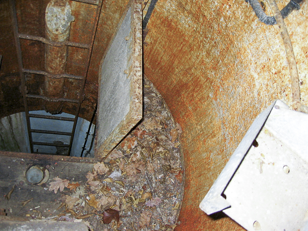 Ligne Maginot - BOIS KARRE - X12 - (Abri) - Intérieur de l'une des deux cloches avec son plancher encore en place