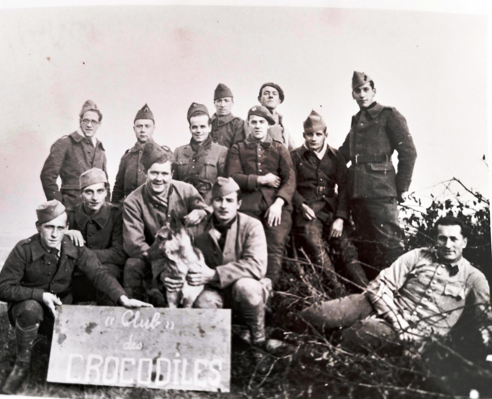 Ligne Maginot - HETTANGE GRANDE - O9 - (Observatoire d'artillerie) - L'équipage de O9 en 1939-40. Noter la présence du St-Lt TROUILLET, debout au centre, et du MdL-C René DUVAL, allongé à droite. - Inconnu
