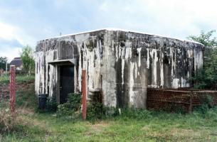 Ligne Maginot - HIRBACH 3 - (Blockhaus pour canon) - La face arrière et l'entrée