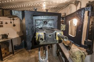 Ligne Maginot - OBERROEDERN SUD - RIEFFEL - (Casemate d'infanterie - Double) - Chambre de tir Sud
Jumelage de mitrailleuses Reibel MAC 31 effacé