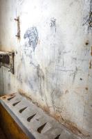 Ligne Maginot - SCHOENENBOURG - (Ouvrage d'artillerie) - Bloc 4
Graffitis au-dessus du ratelier à fusils dans la chambrée