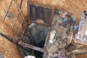 Ligne Maginot - MOLVANGE - A9 - (Ouvrage d'artillerie) - Bloc 10
Intérieur de la cloche GFM, envahi par la rouille