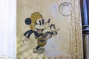 Ligne Maginot - SCHOENENBOURG - (Ouvrage d'artillerie) - Bloc 5
Mickey footballeur peint par le canonnier Jean Matt