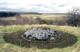 Ligne Maginot - SOETRICH - A11 - (Ouvrage d'artillerie) - Bloc 1
La tourelle mitrailleuse en 1988. On voit bien la route nationale qui va vers le Luxembourg qui était sous les feux de la tourelle. 