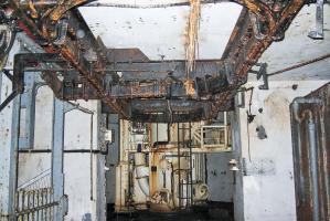 Ligne Maginot - SOETRICH - A11 - (Ouvrage d'artillerie) - Bloc 6
Etage intermédiaire de la tourelle (en arrière-plan), monte-charge à gauche et le monorail Tourtellier au plafond