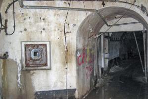 Ligne Maginot - SOETRICH - A11 - (Ouvrage d'artillerie) - Entrée munitions
Créneau de défense intérieure au pied de l'entrée et départ de la galerie