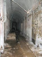 Ligne Maginot - SOETRICH - A11 - (Ouvrage d'artillerie) - M1
Galerie de droite. Les trois alvéoles sont sur la gauche du quai. 