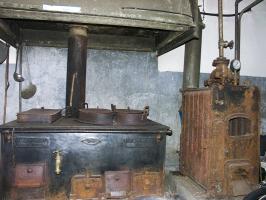 Ligne Maginot - BILMETTE - X26 - (Abri) - Cuisine
La cuisinière François-Vaillant  et la chaudière pour temperer l'abri, fonctionnant toutes deux au charbon