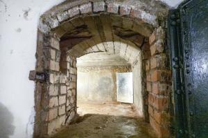 Ligne Maginot - SCHOENENBOURG - (Ouvrage d'artillerie) - Dispositif de destruction dans la galerie principale
Vue du fourneau de mine