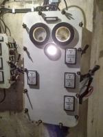 Ligne Maginot - SENTZICH - A16 - (Ouvrage d'infanterie) - Tableau général de la tourelle de mitrailleuses en marche .
ce tableau servait a mettre la tourelle en électrique en 110 volt continu