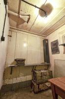Ligne Maginot - SENTZICH - A16 - (Ouvrage d'infanterie) - Au fond du local radio se trouve le départ de l'antenne situé à l'extérieur, celui-ci est en haut à gauche au niveau du mur.