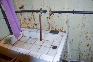 Ligne Maginot - SENTZICH - A16 - (Ouvrage d'infanterie) - Cuisine
Robinets, eau de pluie à gauche et eau du puits à droite.