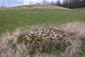 Ligne Maginot - SENTZICH - A16 - (Ouvrage d'infanterie) - Cloche factice en béton dominée par l'ouvrage dont on voit la tourelle mitrailleuse