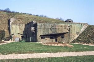 Ligne Maginot - SENTZICH - A16 - (Ouvrage d'infanterie) - L'ensemble de la casemate Sud avec la tourelle