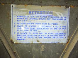 Ligne Maginot - ROUTE DU LUXEMBOURG - X9 - (Abri) - Latrines
Plaque émaillée mode d'emploi de la fosse Asepta
