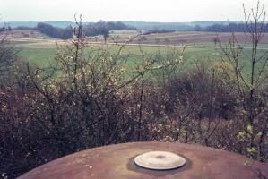 Ligne Maginot - ROUTE DU LUXEMBOURG - X9 - (Abri) - Vue depuis la cloche GFM vers l'ouvrage de Soetrich