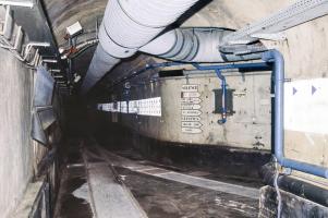 Ligne Maginot - ROCHONVILLERS - A8 - (Ouvrage d'artillerie) - Galerie principale avec couloir latéral vers la caserne