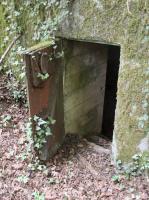 Ligne Maginot - METRICH - (Blockhaus pour canon) - L'entrée du personnel. Détail de la porte blindée.