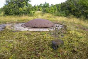 Ligne Maginot - MOLVANGE - A9 - (Ouvrage d'artillerie) - Bloc 5
Tourelle de 75mm R32.
Cette tourelle a été démontée par l'armée en 2006 au profit du musée de Fermont.