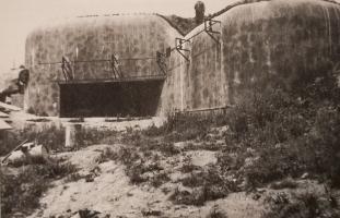 Ligne Maginot - METRICH - A17 - (Ouvrage d'artillerie) - Le bloc 8 
Tourelle de 75 mm et casemate d'infanterie en 1940