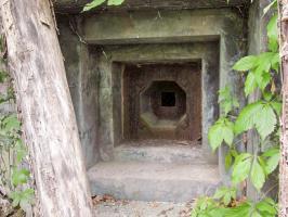 Ligne Maginot - METRICH - A17 - (Ouvrage d'artillerie) - Bloc 15
Un des deux créneaux FM prévus pour la défense rapprochée du bloc