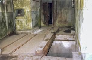 Ligne Maginot - METRICH - A17 - (Ouvrage d'artillerie) - L'entrée munitions
La porte blindée et le pont à effacement latéral anti-char 