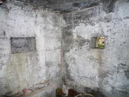 Ligne Maginot - KEMBS SCHAEFERHOF 1 - (Blockhaus pour arme infanterie) - Les 2 créneaux.
Celui de gauche, bouché, possède probablement une gravure à l'extérieur