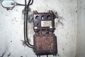 Ligne Maginot - METRICH - A17 - (Ouvrage d'artillerie) - Boitier de télécommande TSF - Coté récepteur